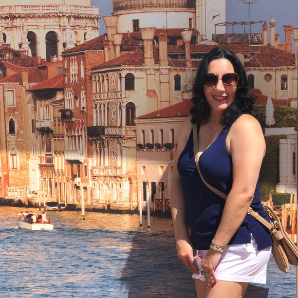 Meet your Posher, Alexa Rose - Picture 6 of 8